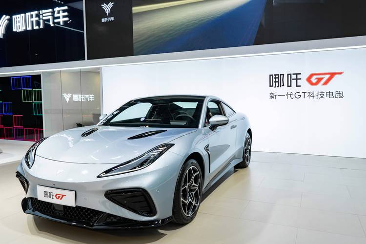 广州91哪吒汽车在智能汽车领域的表现，领途汽车在新能源汽车市场中的影响力